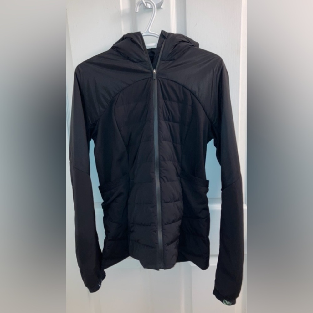 Lululemon down for it all jacket black like new sz 10 - Picture 5 of 8